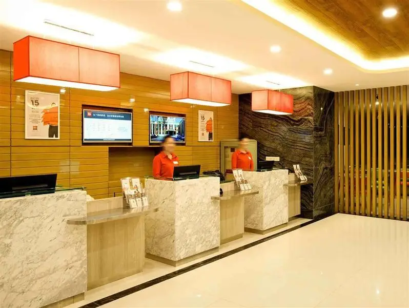 Цзинань: ibis Jinan Jingwu RD