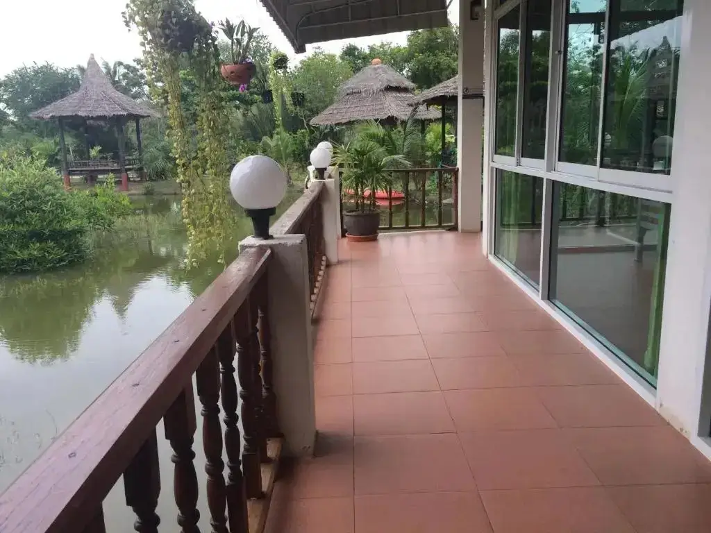 Ампхава: Saeng Tai Amphawa