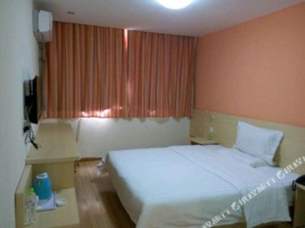 Линьи: Huacheng Hotel