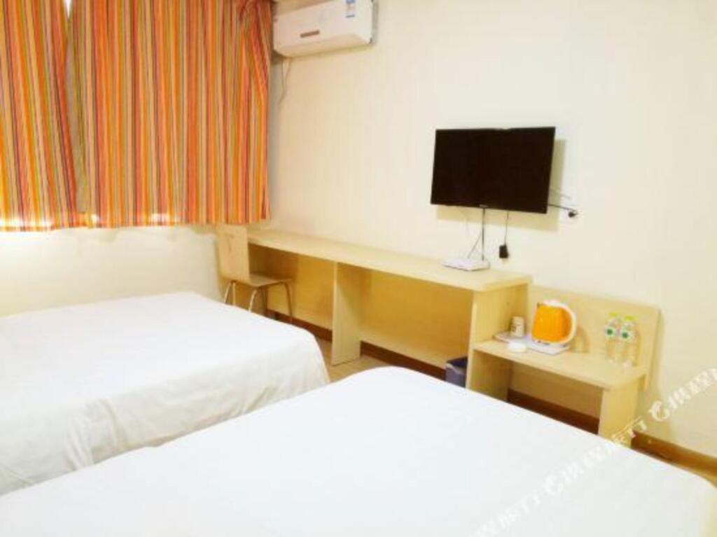 Линьи: Huacheng Hotel