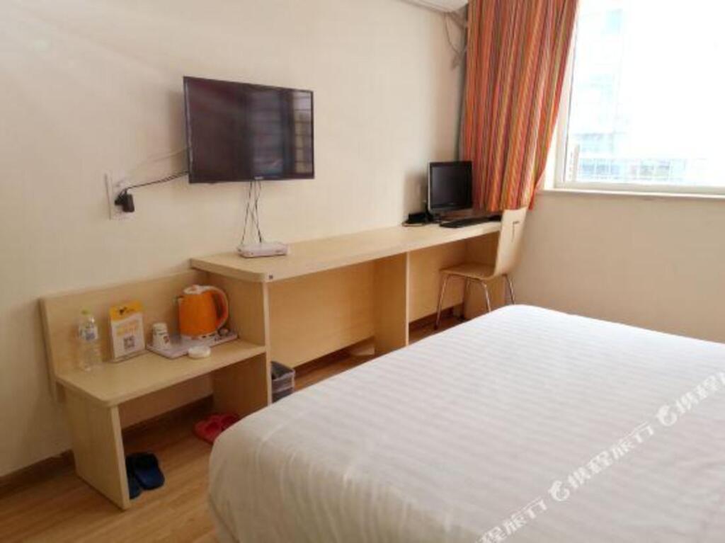 Линьи: Huacheng Hotel