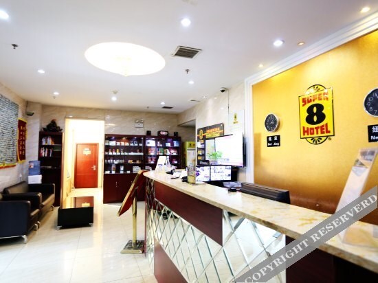 Тяньцзинь: Super 8 (Tianjin Wuqing Jingjin Fashion Square)
