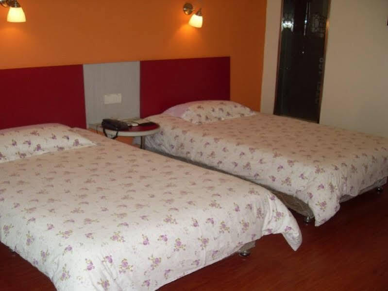Шанхай: Motel 168 Shanghai Jinshan Shihua Inn