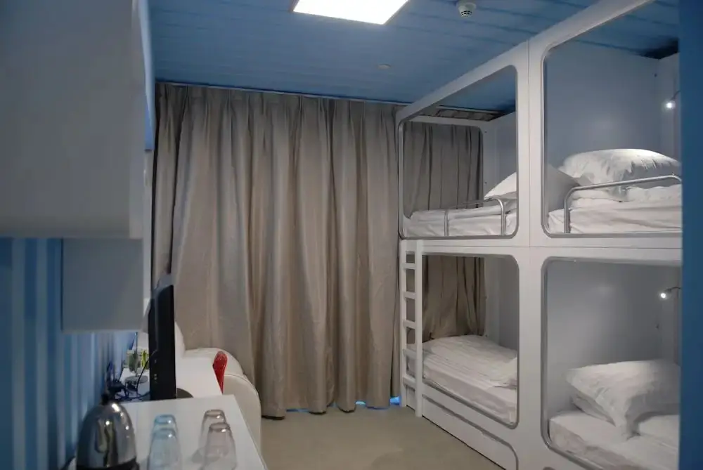 Шэньчжэнь: Oct East Cargo Hostel