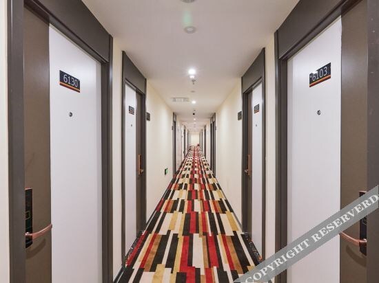 Пекин: Super 8 Hotel (Beijing Jintai Road subway station store)