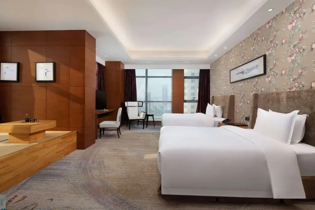 Days Hotel By Wyndham Jilin Railway Station — фото 1