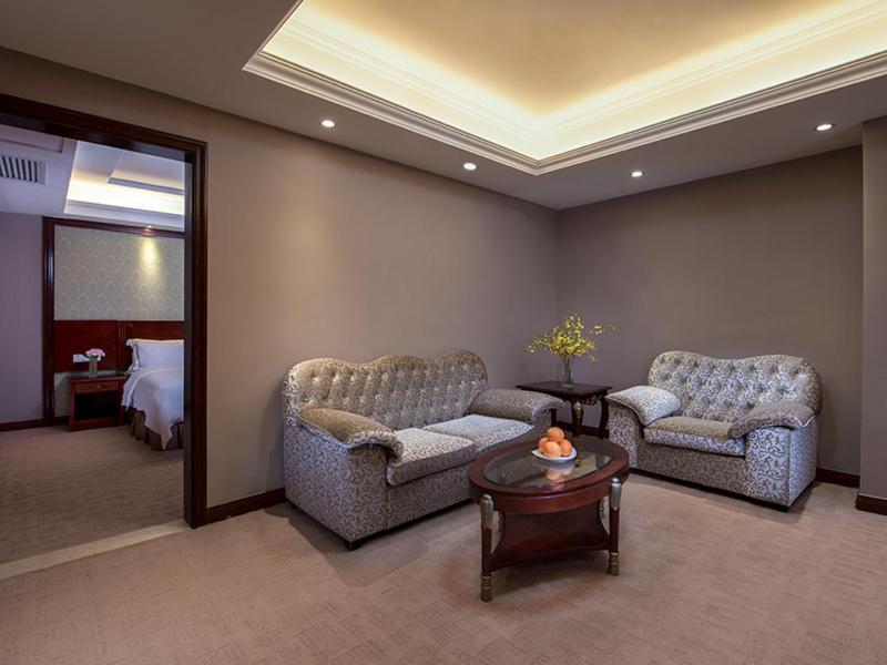 Шэньчжэнь: Vienna Hotel Longgang Longdong
