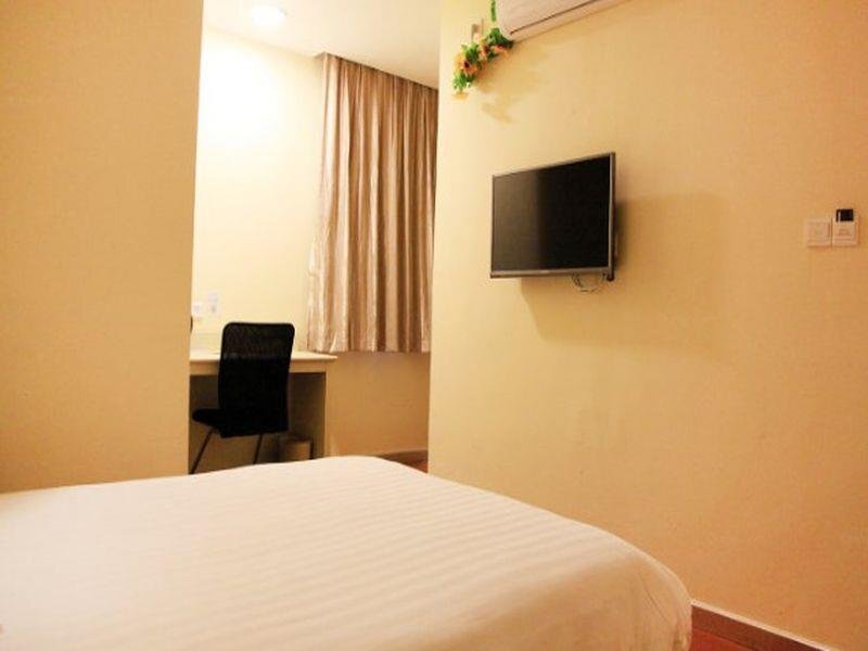 Ухань: Hanting Express Wuhan Huanggu University Road