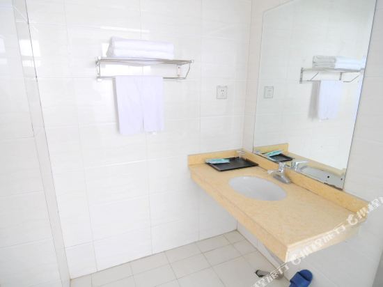 Циндао: Huasha Business Hotel