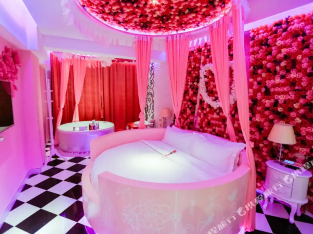Шэньчжэнь: Hand In Hand Lovers Theme Hotel