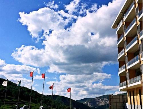 Zhangjiakou Dolomiti White Birch Hotel — фото 1
