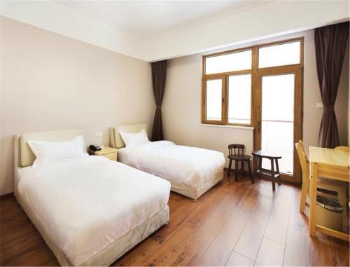 Чжанцзякоу: Zhangjiakou Dolomiti White Birch Hotel