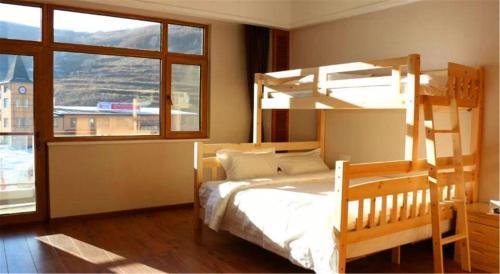 Чжанцзякоу: Zhangjiakou Dolomiti White Birch Hotel