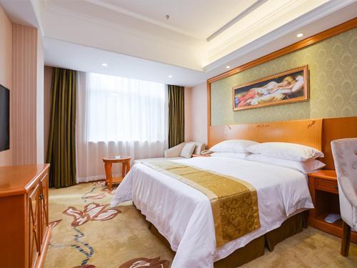 Нанкин: Vienna Hotel Nanjing Pukou Middle Puzhu Road Branch