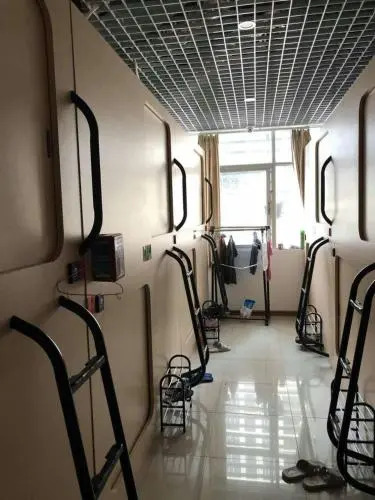 Шэньчжэнь: The Olive Tree Capsule Hostel