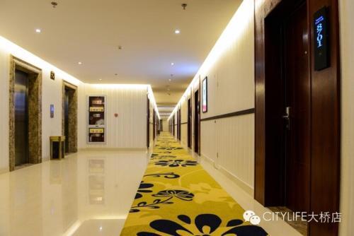 Янчжоу: Thank Inn Chain Hotel Jiangsu Yangzhou Jiangdu District Daqiao Town