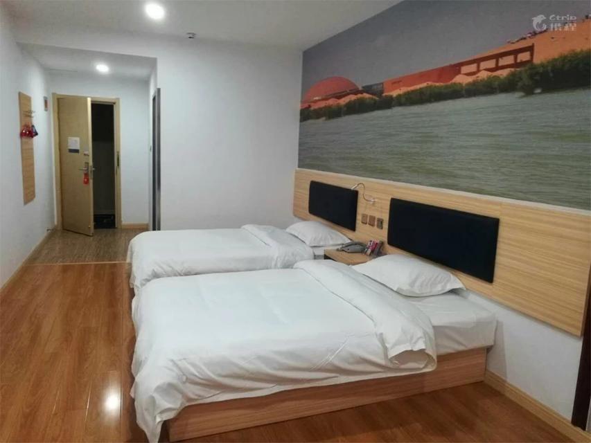 Дежоу: Thank Inn Chain Hotel Shandong Dezhou Decheng District Wanda Plaza