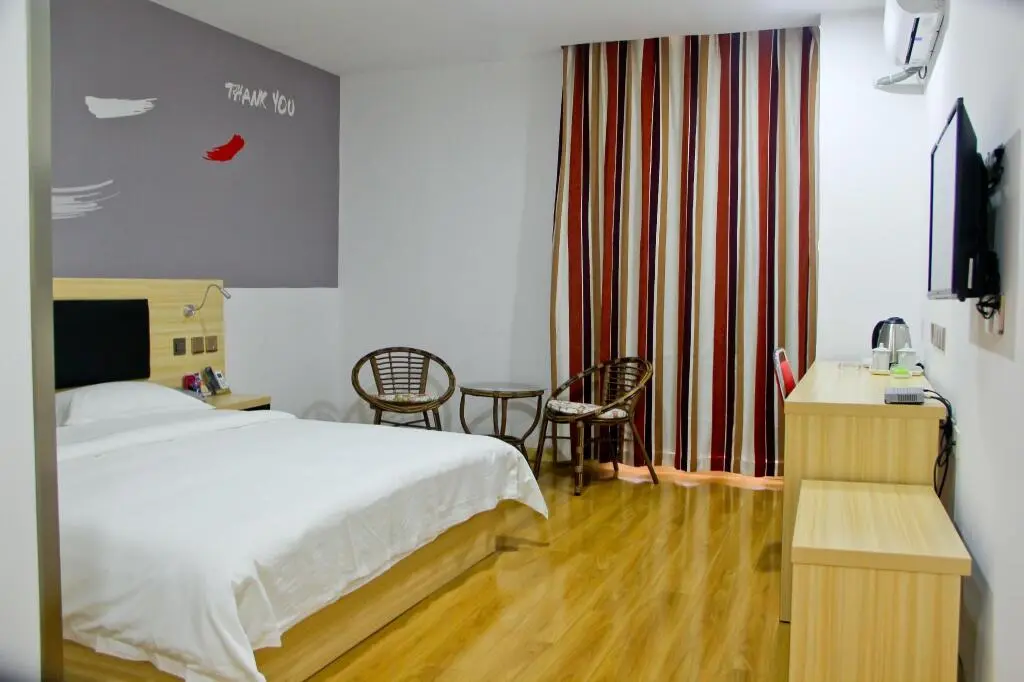 Дежоу: Thank Inn Chain Hotel Shandong Dezhou Decheng District Wanda Plaza