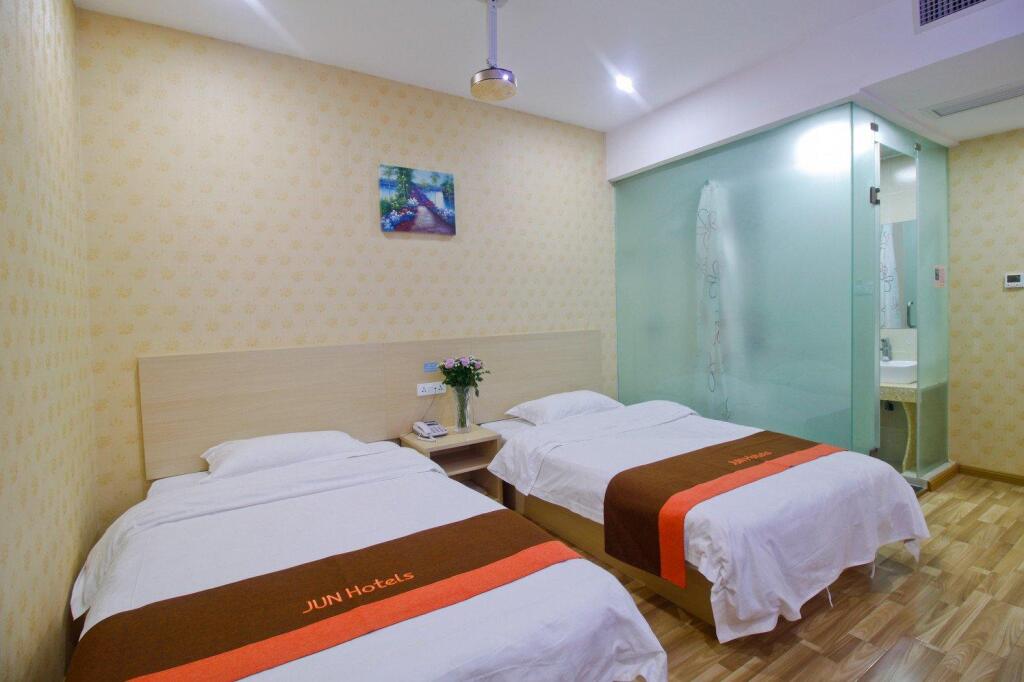 Дежоу: Thank Inn Chain Hotel Shandong Dezhou Decheng District Wanda Plaza