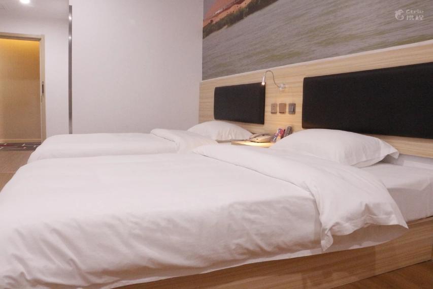 Дежоу: Thank Inn Chain Hotel Shandong Dezhou Decheng District Wanda Plaza