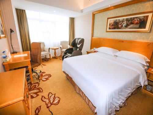 Инчэн: Vienna Hotel Yingcheng Hai Mountain Yingcheng