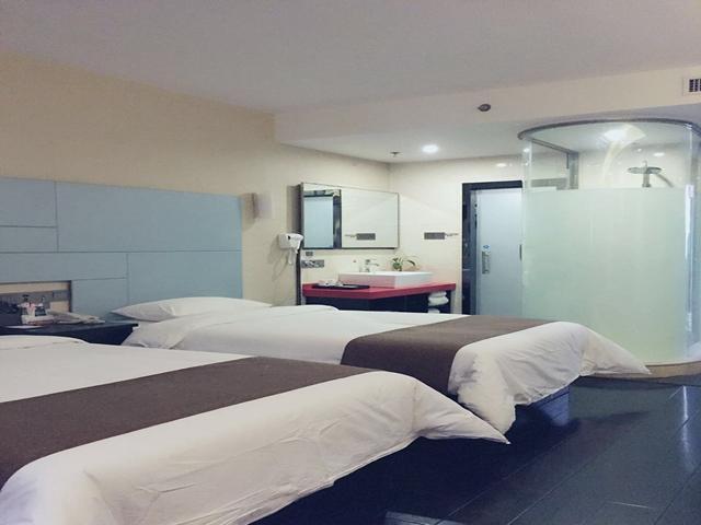 Наньчан: Thank Inn Chain Hotel jiangxi nanchang zhongshan road August 1st pavilion mero station