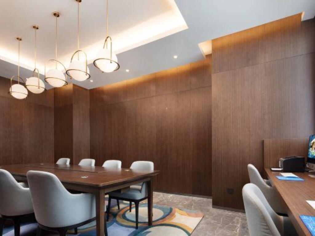 Чжумадянь: Hampton by Hilton Zhumadian Sports Center