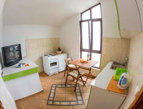 Будва: Guest House Mandarina