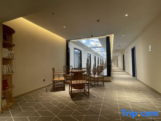 Цзинань: Holiday Inn Express Jinan Airport Zone,