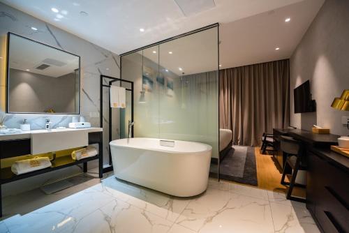 Сучжоу: Suzhou 0572 Tailake Hot Spring Vacation Hotel