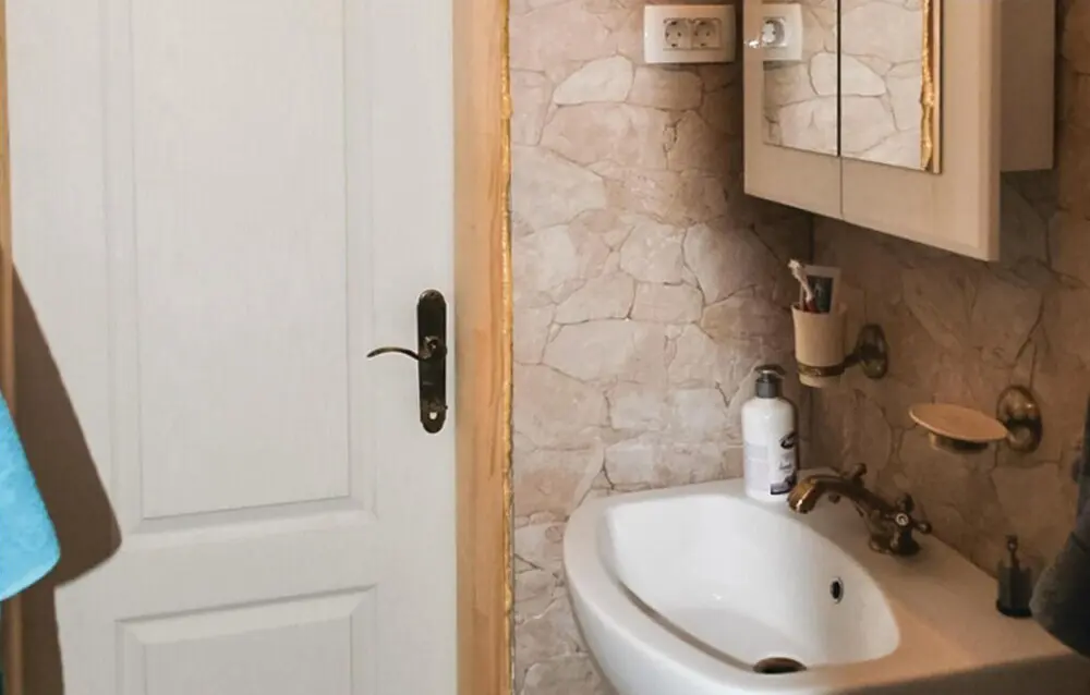 Пераст: Awesome Home in Perast with Hot Tub, WiFi & 0 Bedrooms