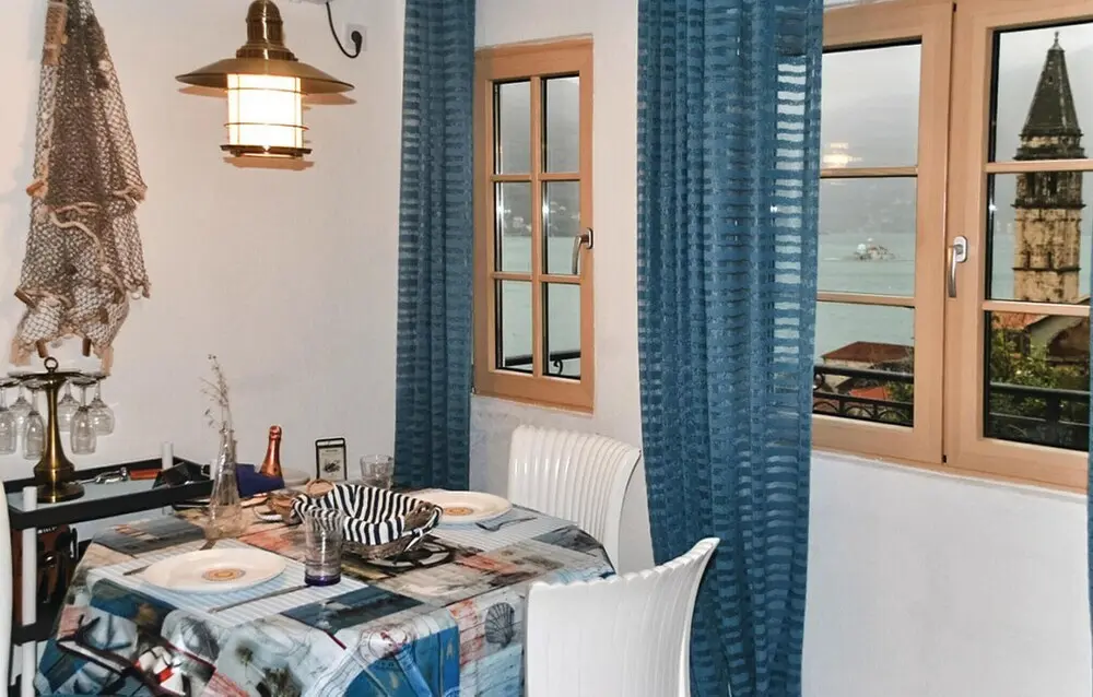 Пераст: Awesome Home in Perast with Hot Tub, WiFi & 0 Bedrooms