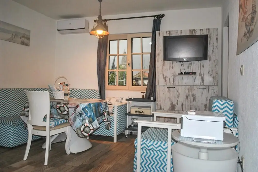 Пераст: Awesome Home in Perast with Hot Tub, WiFi & 0 Bedrooms