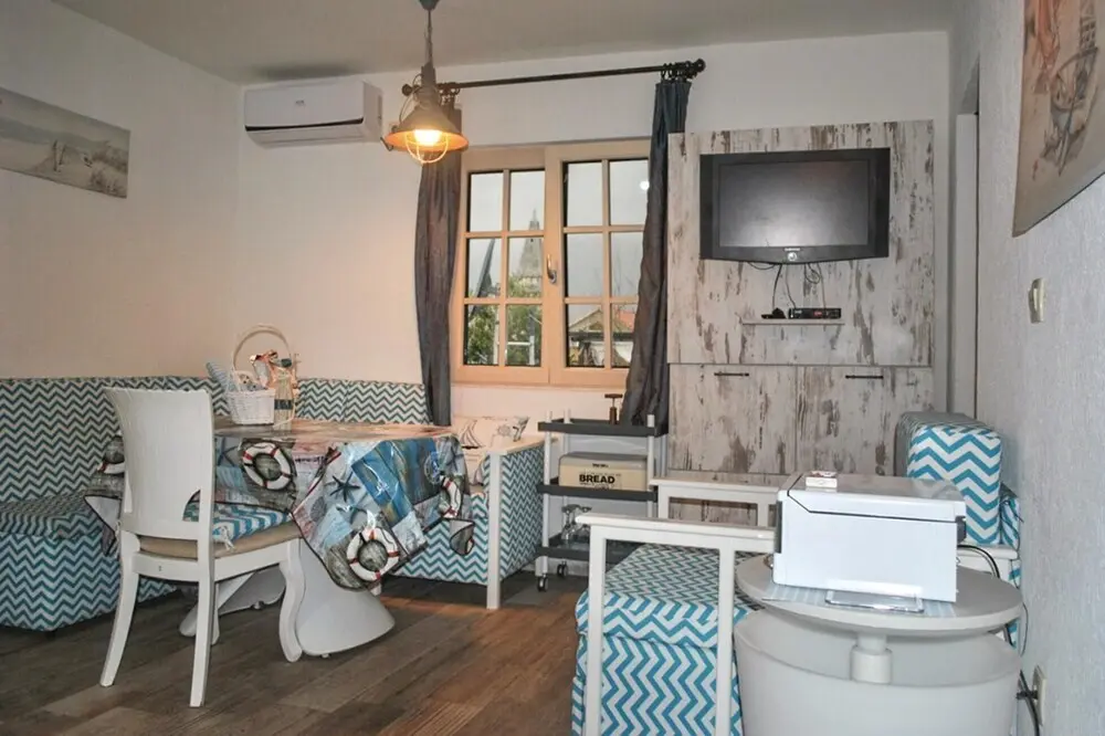 Пераст: Awesome Home in Perast with Hot Tub, WiFi & 0 Bedrooms