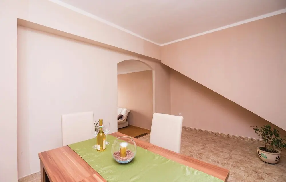 Доброта: Awesome Home in Markov Rt With Wifi and 1 Bedrooms