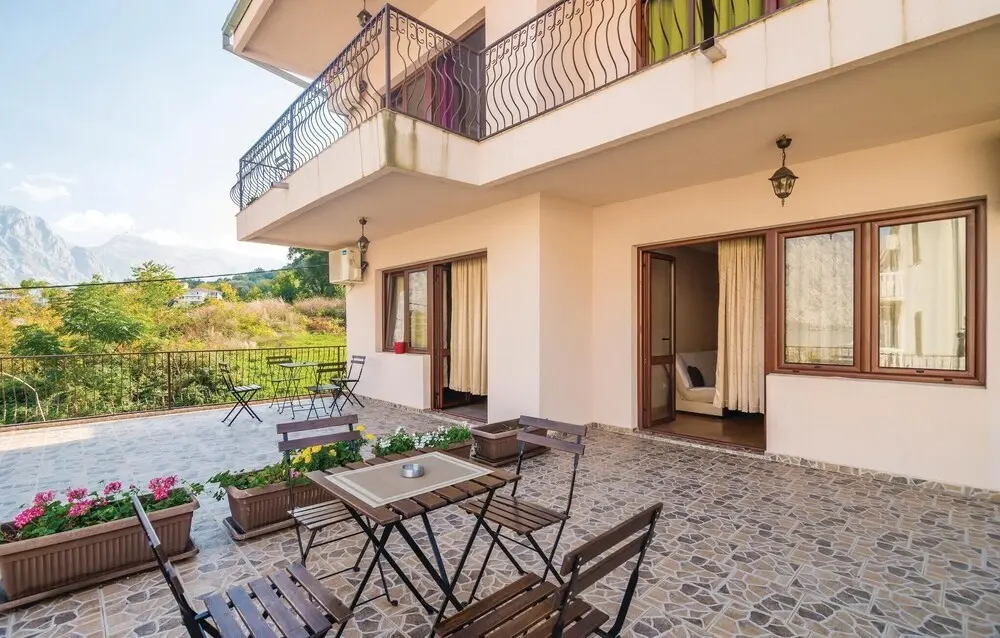 Доброта: Awesome Home in Markov Rt With Wifi and 1 Bedrooms