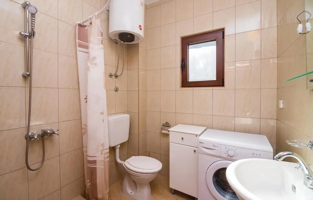 Доброта: Beautiful Home in Markov Rt With Wifi and 2 Bedrooms
