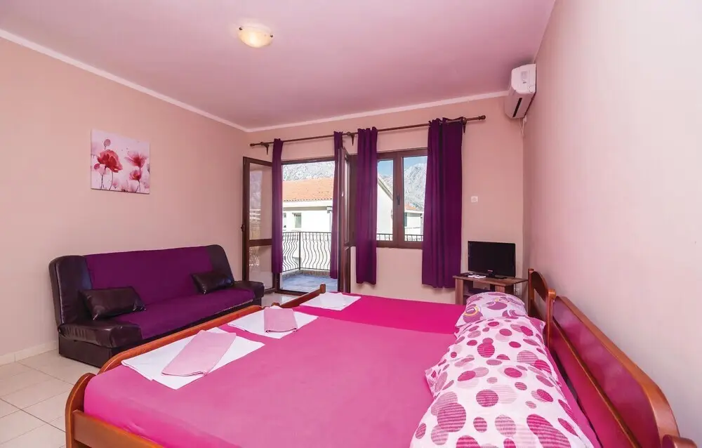 Доброта: Beautiful Home in Markov Rt With Wifi and 2 Bedrooms