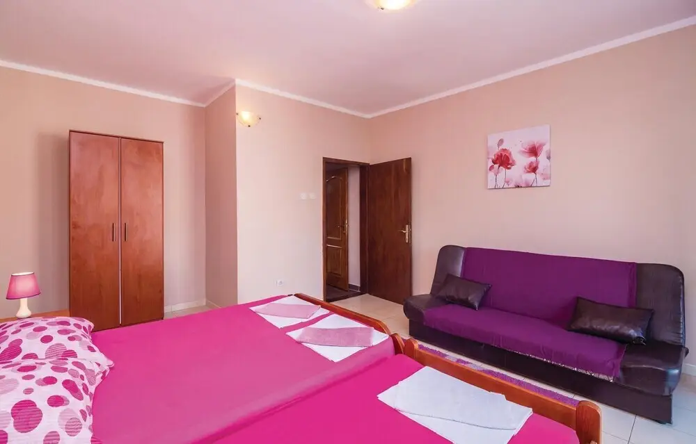 Доброта: Beautiful Home in Markov Rt With Wifi and 2 Bedrooms