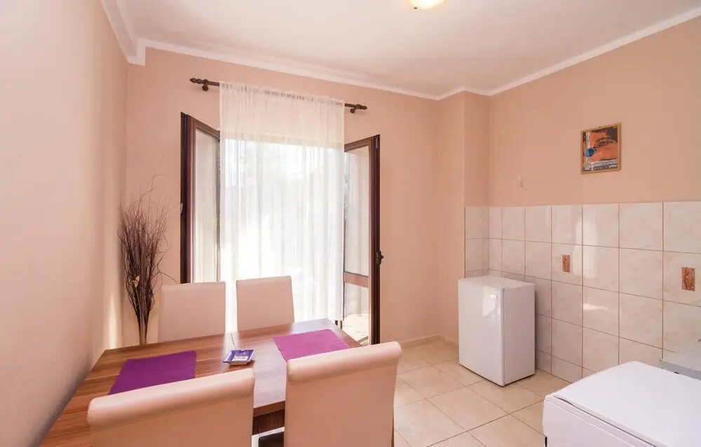 Доброта: Beautiful Home in Markov Rt With Wifi and 2 Bedrooms