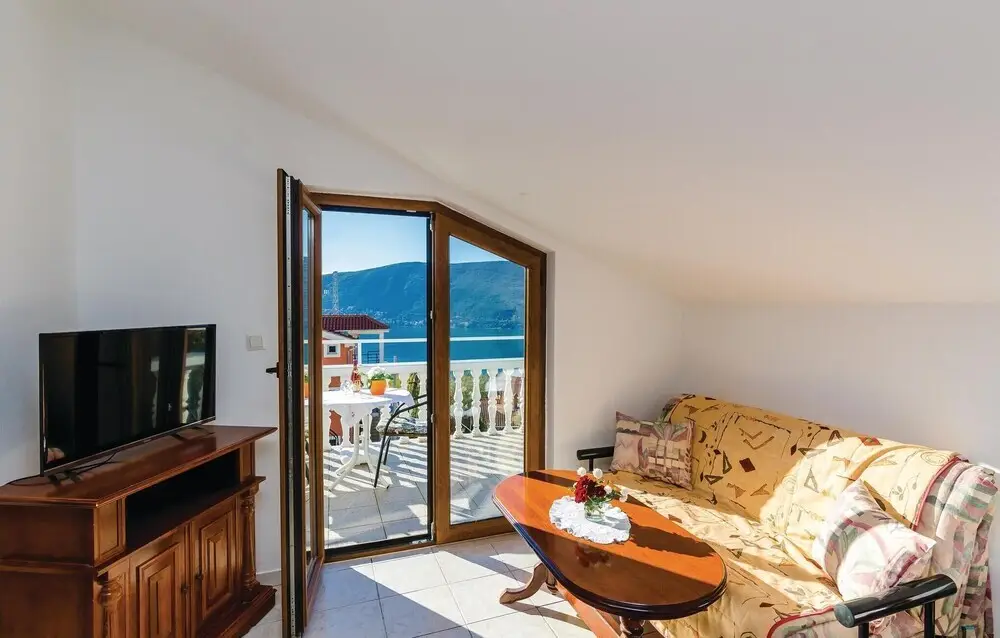 Херцег-Нови: Nice Home in Herceg Novi With Wifi and 1 Bedrooms