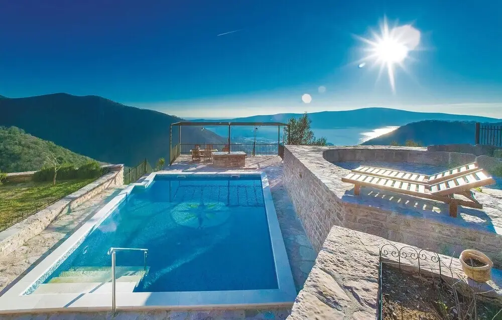 Awesome Home in Tivat With Wifi and 3 Bedrooms — фото 1