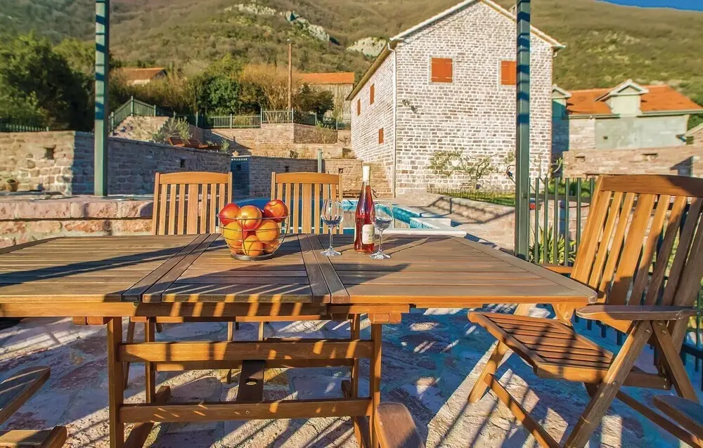 Тиват: Awesome Home in Tivat With Wifi and 3 Bedrooms