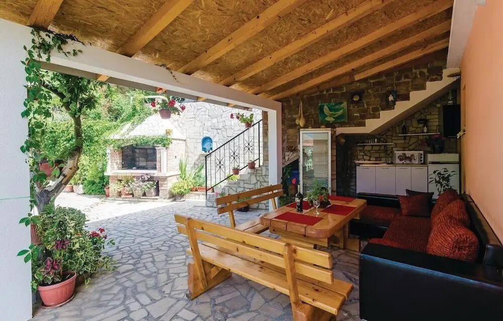 Баошичи: Stunning Home in Herceg Novi With 1 Bedrooms and Wifi