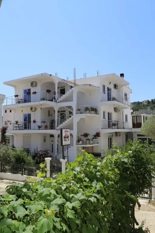 Inviting 1-bed Apartment in Ulcinj — фото 1