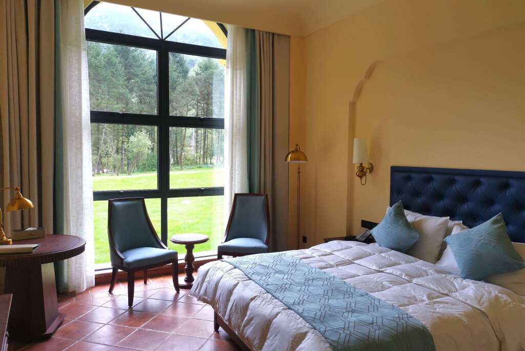 Яань: Howard Johnson by Wyndham Yaan Forest Resort
