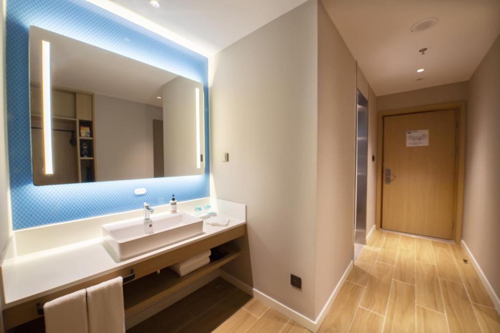 Holiday Inn Express Tianjin Binhai, an IHG Hotel — фото 1