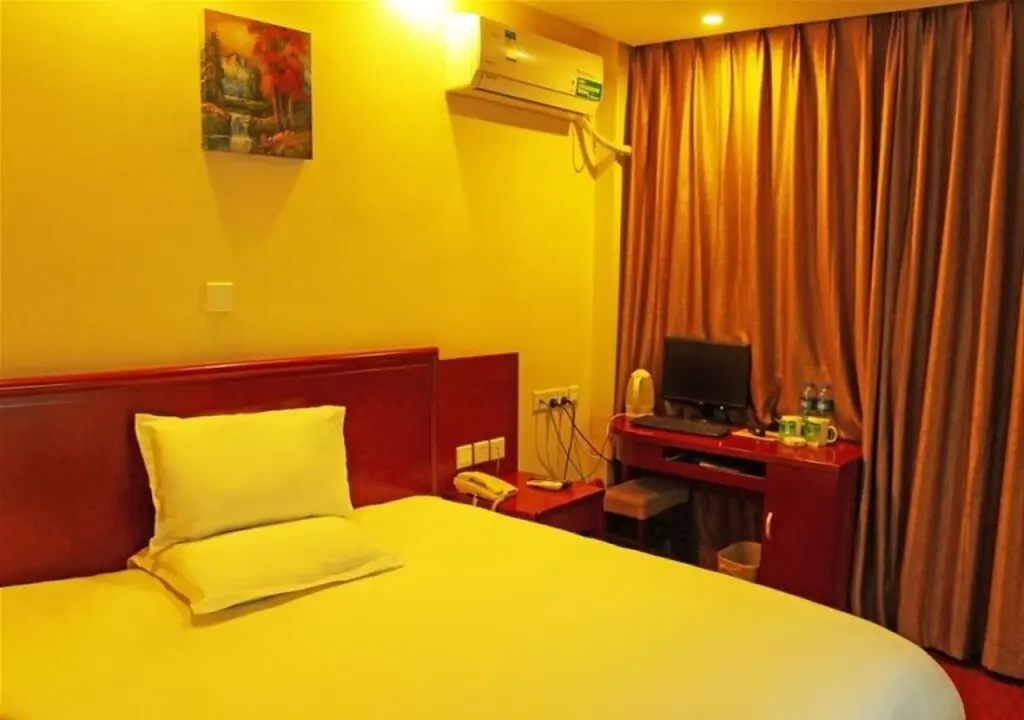 Шанхай: GreenTree Inn Express Shanghai Xuhui District Xujiahui Yishan Road Metro Station