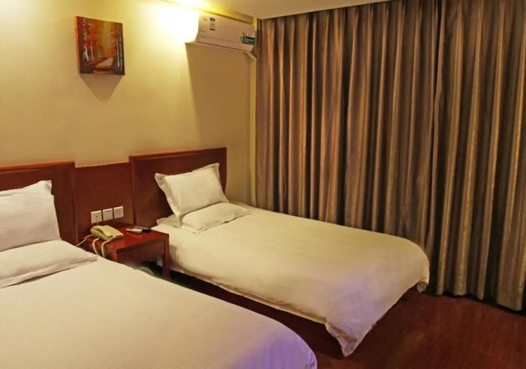 Шанхай: GreenTree Inn Express Shanghai Xuhui District Xujiahui Yishan Road Metro Station
