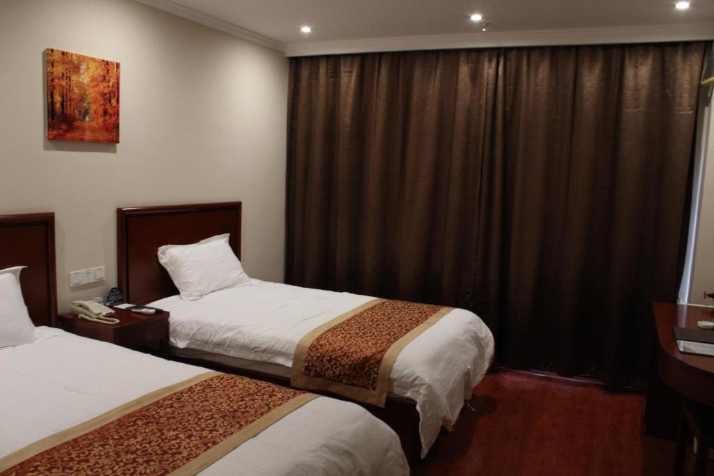 Шанхай: GreenTree Inn Express Shanghai Xuhui District Xujiahui Yishan Road Metro Station